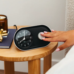Retro Curved Analog Wake-Up Clock With Tactile One-Touch Snooze & Progressive Acoustic Alarm